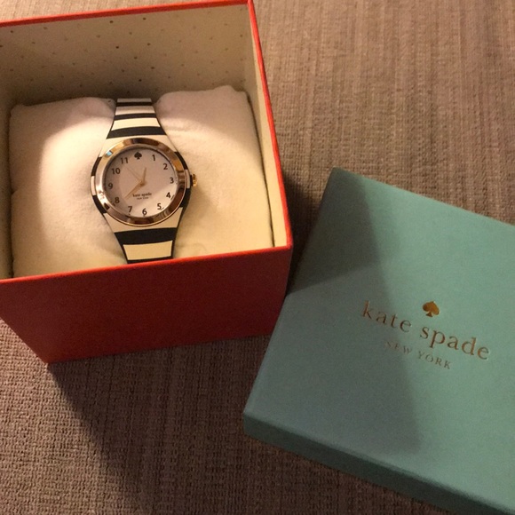 Kate Spade ♠️ New York - Picture 3 of 4